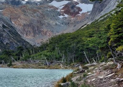 paisaje verde con montañas y la Laguna Esmeralda