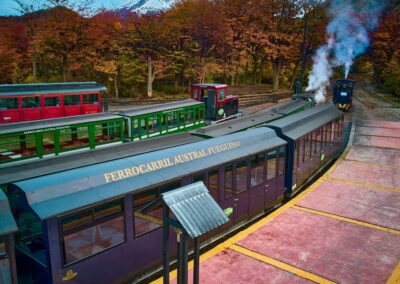 Tren del fin del mundo en otoño