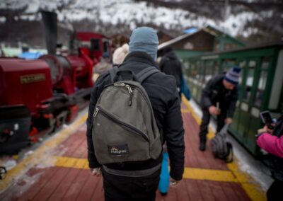 en el anden del tren del finb del mundo