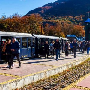 Tren del fin del mundo otoño