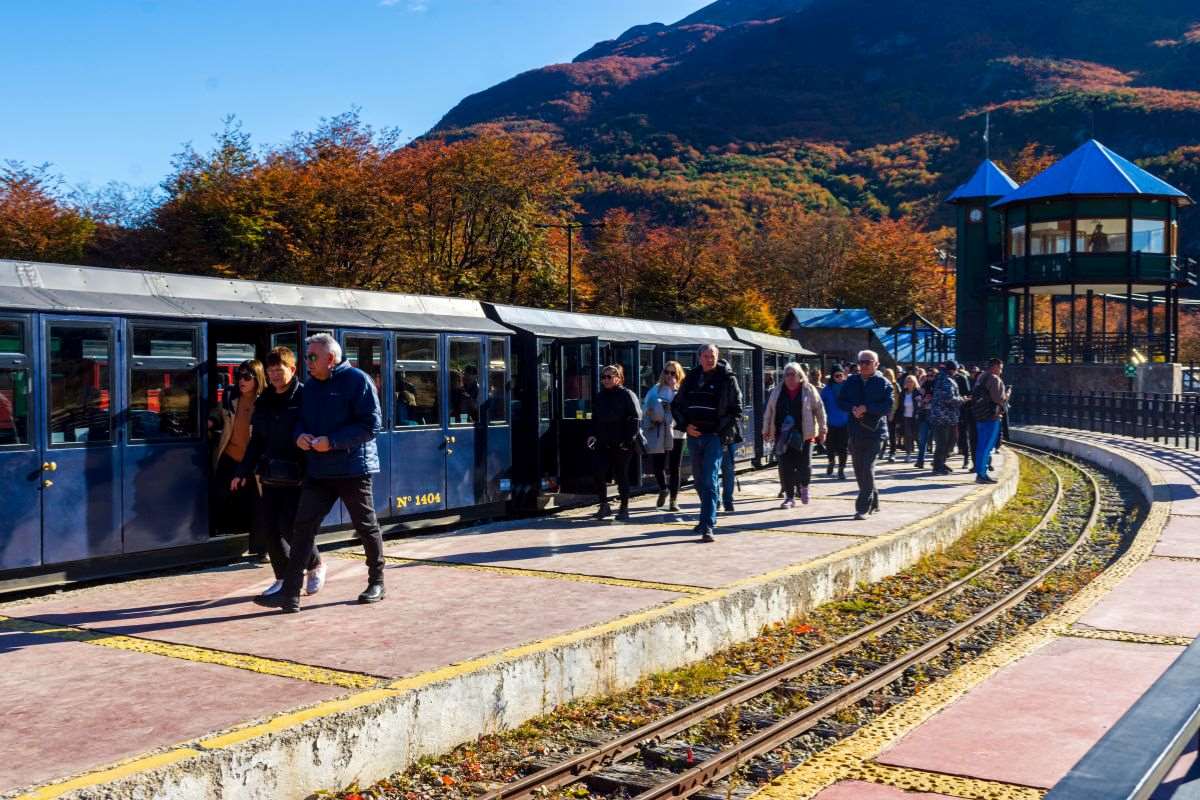Tren del fin del mundo otoño