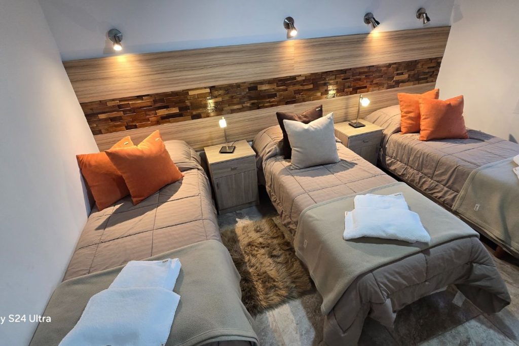 habitacion con tres camas Family 2