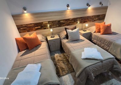 habitacion con tres camas Family 2
