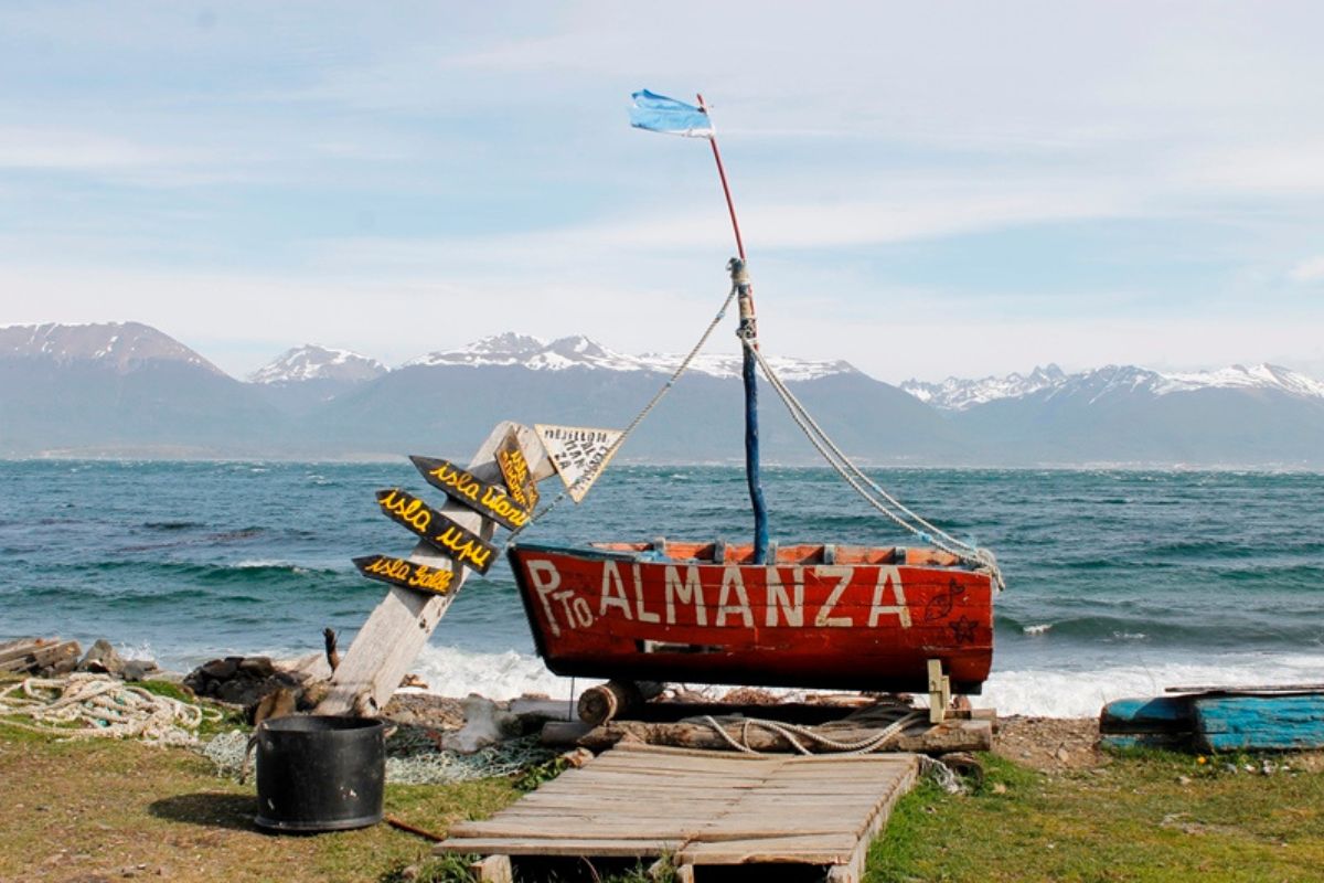 barco en puerto almanza Ushuaia