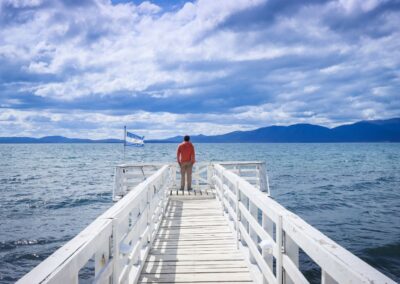 viste al muelle y lago