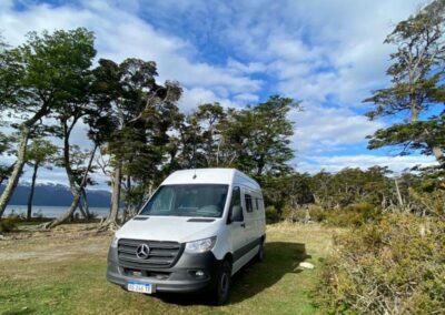 estacionado en el bosque