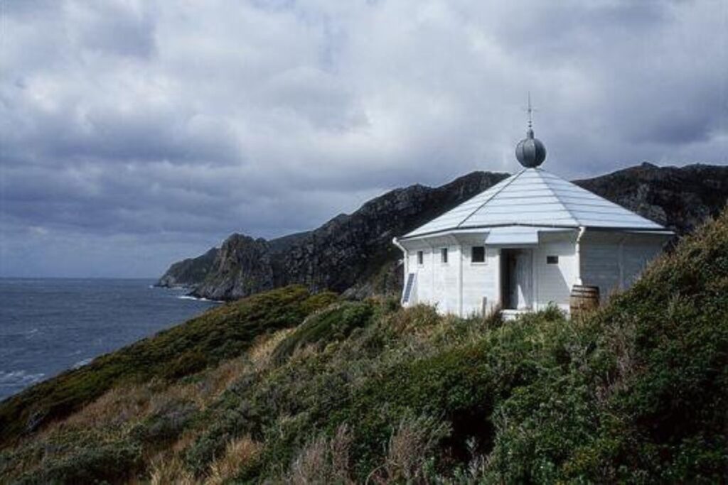 Farol do Fim do Mundo: História, Lendas e Júlio Verne