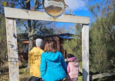 Ruta corazon de la Isla Tolhuin personas yendo a almorzar