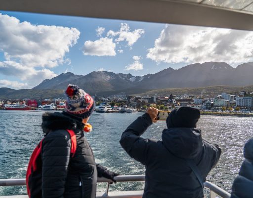Navegar por el Canal Beagle en otoño