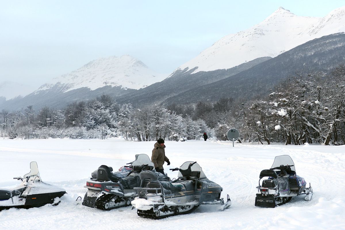 Motos de nieve en experiencia blanca