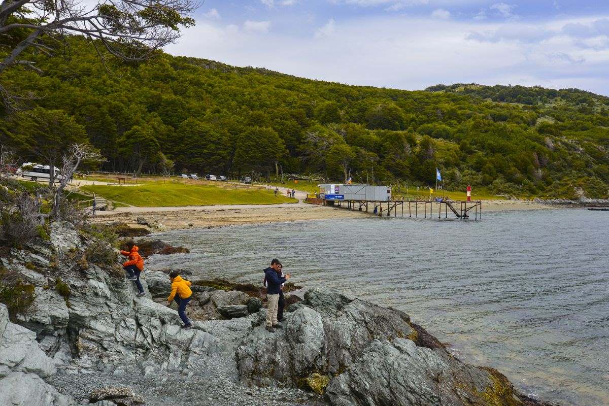 Parque nacional con personas haciendo trekking