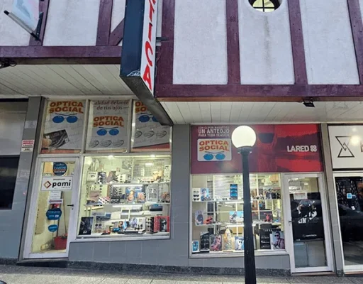 Fachada de Óptica Social publicada en la galería de Ushuaia City; sucursal de la fotografía sin confirmar
